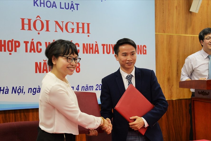 Việt Kim ký kết hợp tác với Khoa Luật, ĐHQG Hà Nội